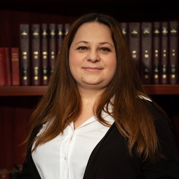 Claudia Popovici — Trade Registry Specialist